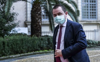 Si corre sui vaccini, ora un dicembre diverso